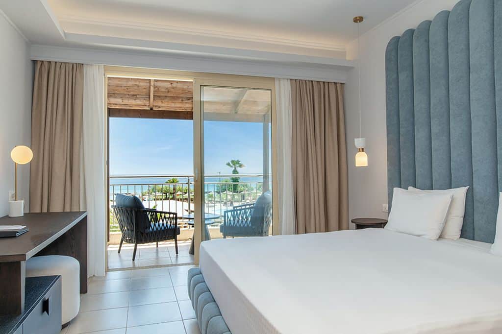 GRAND BLUE SUITE MIT MEERBLICK