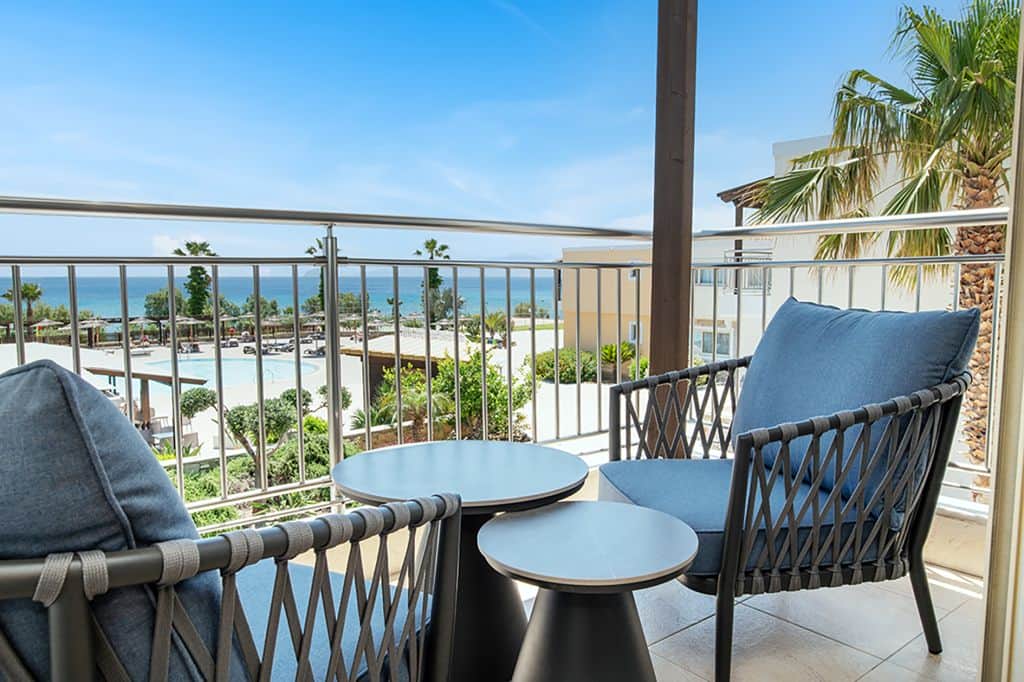 GRAND BLUE SUITE MIT MEERBLICK